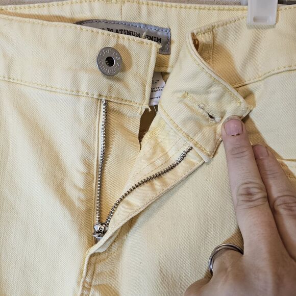 Chicos Sz 0 Womens 4 XS Platinum Denim Jeans Ultimate Fit Ankle Yellow Flaw - Picture 4 of 15